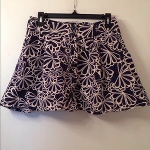 Boutiques XXI black & white flowered mini skirt